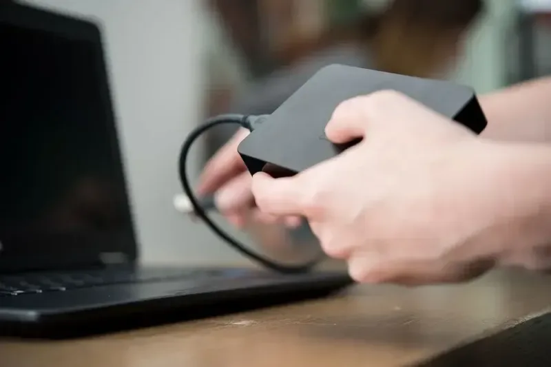 Cargador original vs genérico para laptop: ¿cuál conviene realmente? — Cargador Laptop